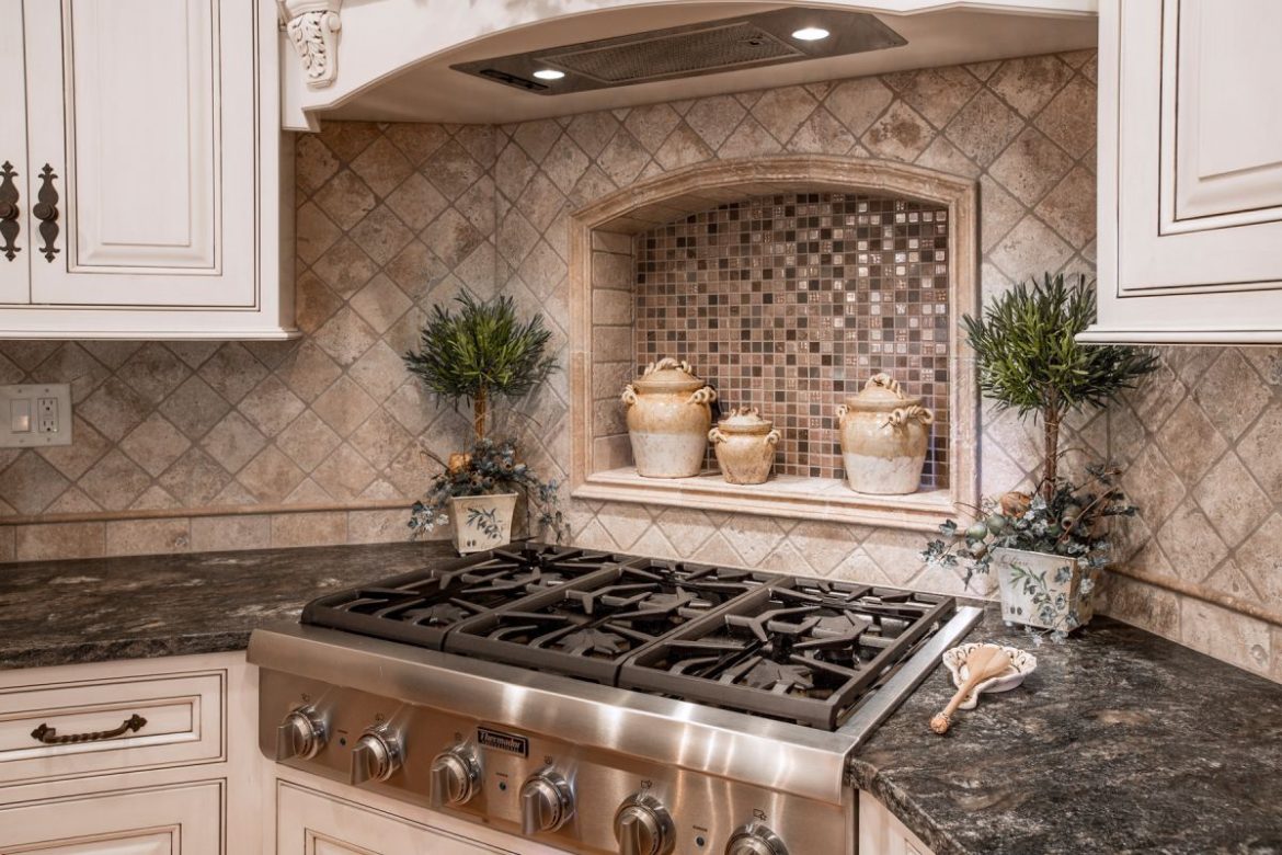 Unique kitchen backsplash one wall only idea with ceramic tile