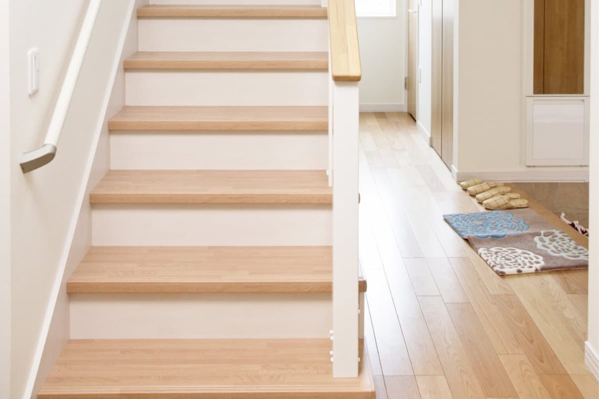 Choosing Stair Ceramic Tiles Vs Vinyl for Homeowners